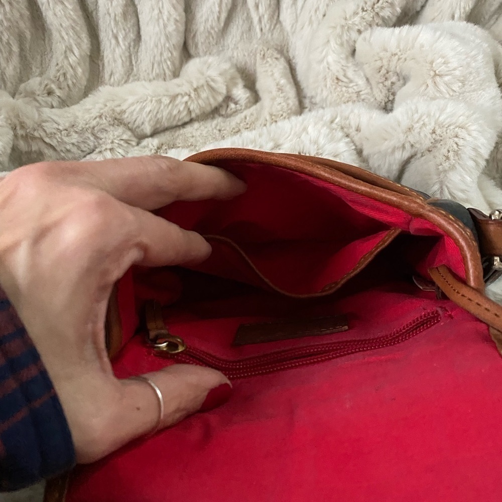 Dooney & Bourke All Weather Small Crossbody Saddle Bag Black/British Tan - Picture 11 of 13
